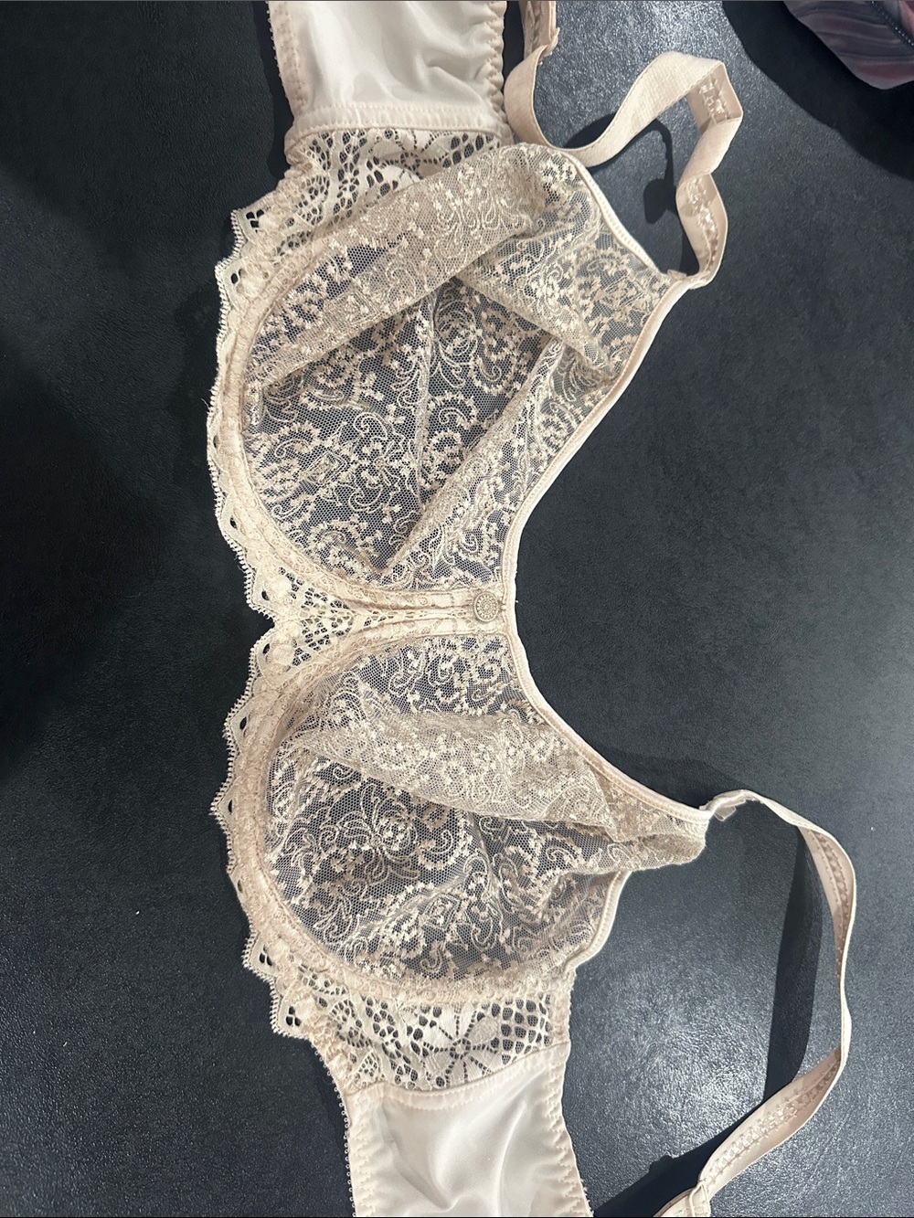 Elegant Lace Underwire Bra in Cream - Supportive Sheer Design